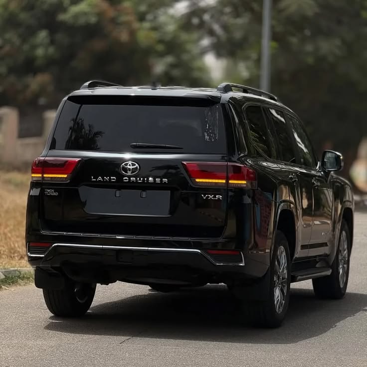 TOYOTA LAND CRUISER