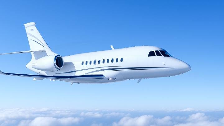 Dassault Falcon 2000 exterior private jet