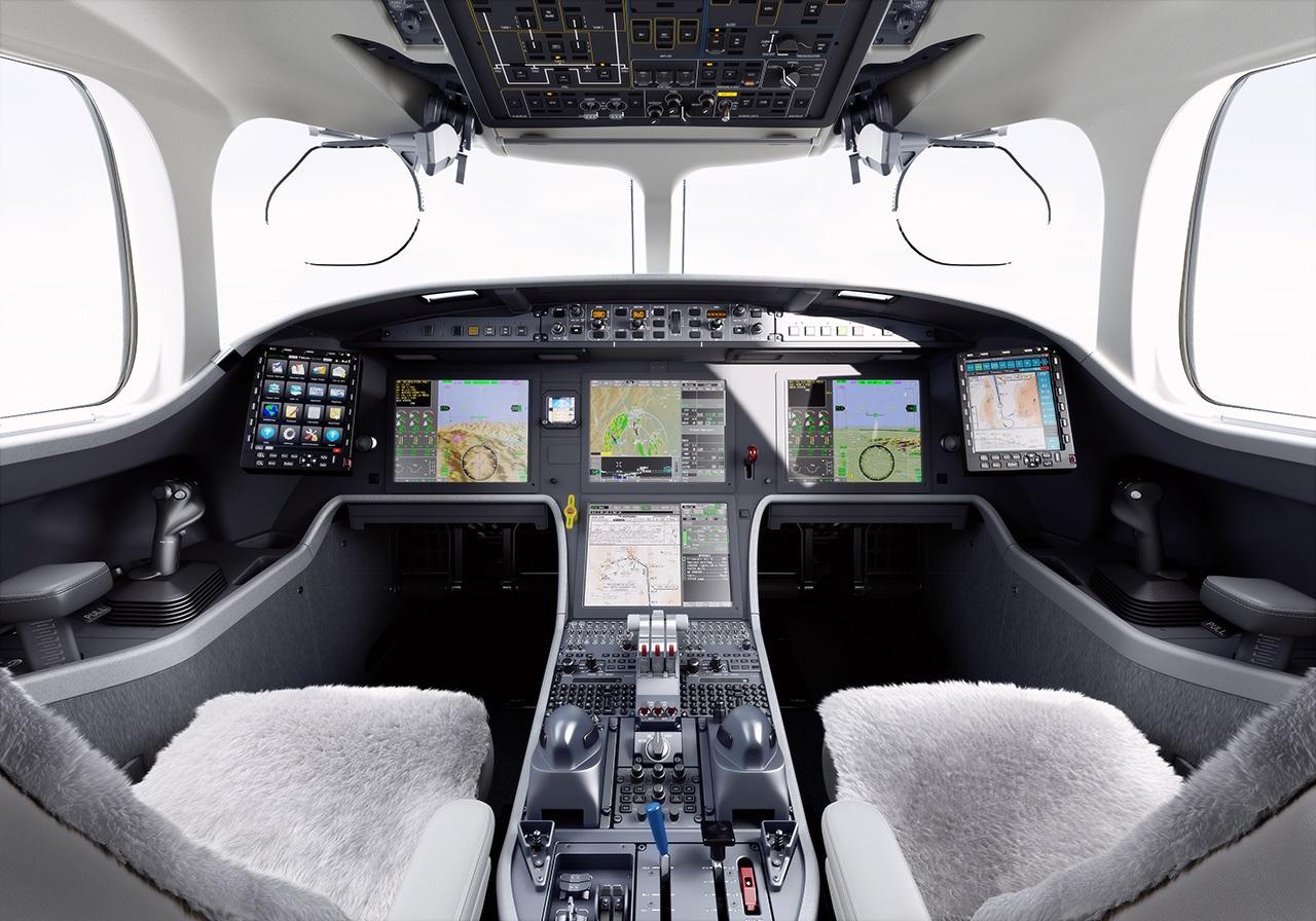 Dassault Falcon 8X flight deck