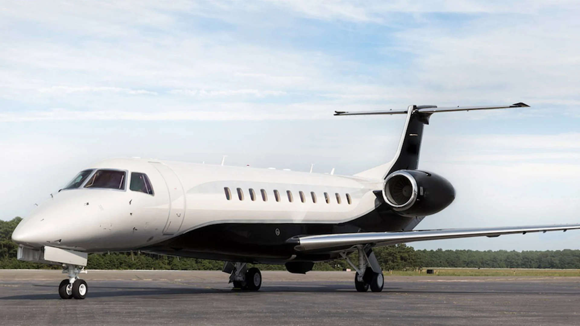 Embraer Legacy 650/650E exterior private jet
