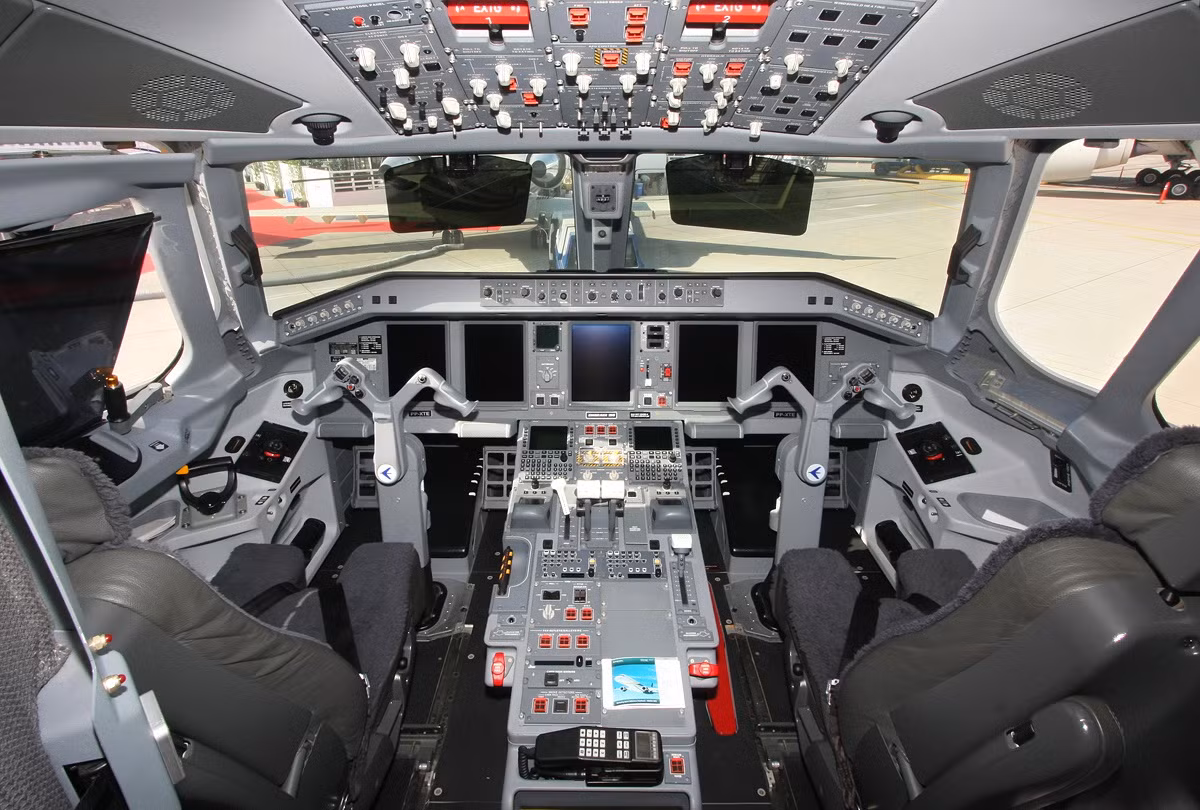 Embraer Lineage 1000/1000E flight deck