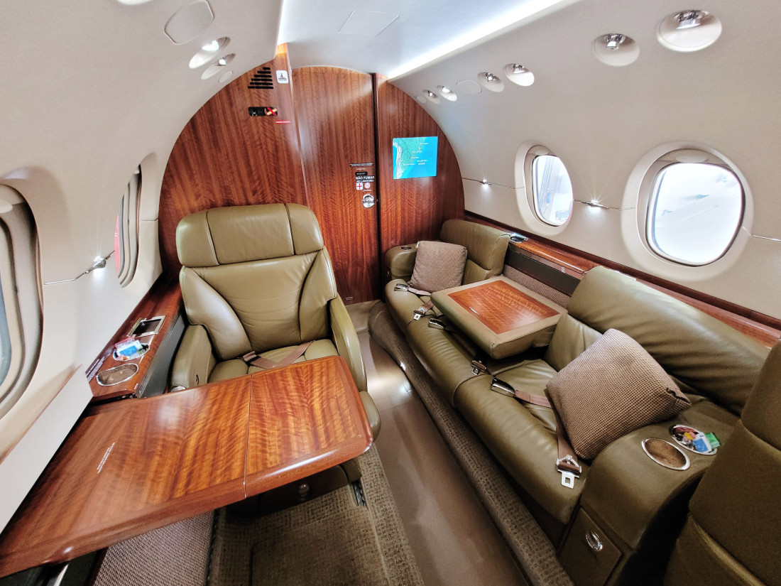 Hawker 750 - 900XP cabin