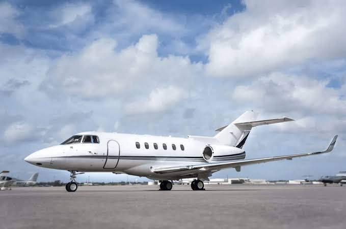Hawker 750 - 900XP exterior